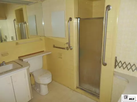 Bath - 604 Glendale Dr, Ruston, LA 71270 photo 1 of 3