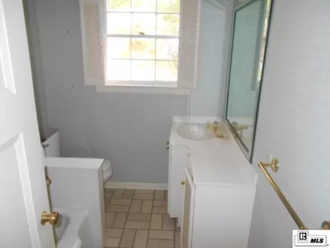 Bath - 604 Glendale Dr, Ruston, LA 71270 photo 2 of 3