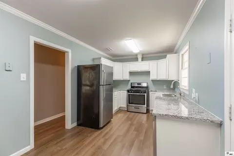 Kitchen - 1604 Valley Dr, Ruston, LA 71270 photo 2 of 2