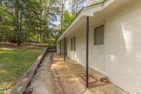 Exterior - 1604 Valley Dr, Ruston, LA 71270 photo 3 of 8