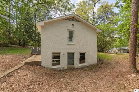 Exterior - 1604 Valley Dr, Ruston, LA 71270 photo 4 of 8