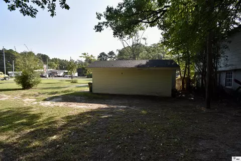 Exterior - 902 S Farmerville St, Ruston, LA 71270 photo 3 of 3