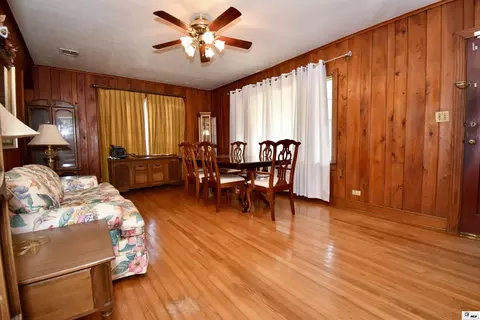 Dining - 902 S Farmerville St, Ruston, LA 71270 photo 1 of 2