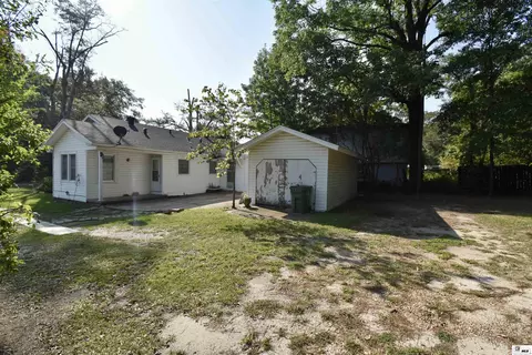Exterior - 902 S Farmerville St, Ruston, LA 71270 photo 2 of 3