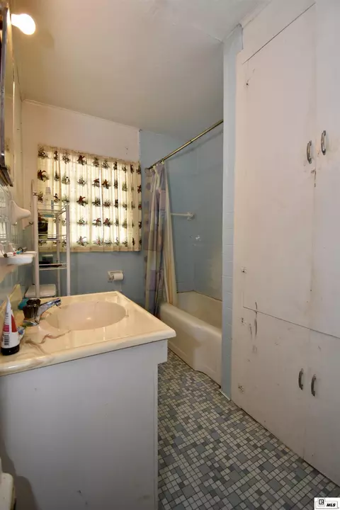 Bath - 902 S Farmerville St, Ruston, LA 71270 photo 1 of 1