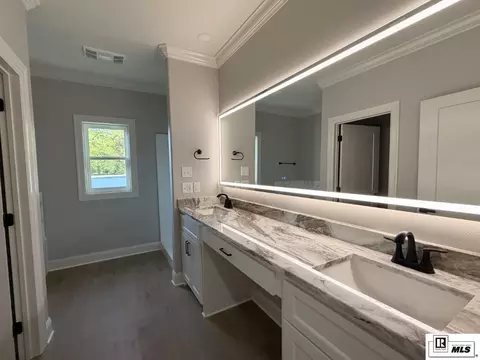 Bath - 415 E Kentucky Ave, Ruston, LA 71270 photo 1 of 2