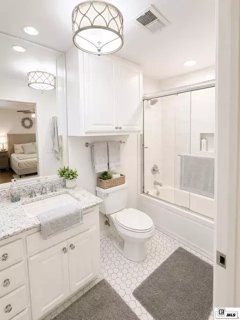Bath - 2215 Valencia St, Monroe, LA 71201 photo 1 of 3