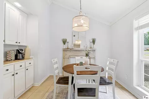 Dining - 2215 Valencia St, Monroe, LA 71201 photo 2 of 5