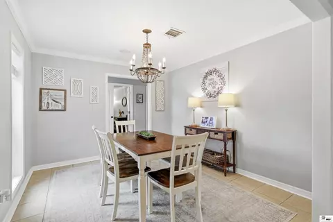 Dining - 2215 Valencia St, Monroe, LA 71201 photo 3 of 5