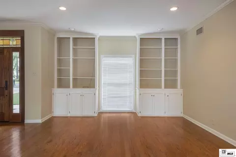 Living - 3409 Loop Rd, Monroe, LA 71201 photo 2 of 6