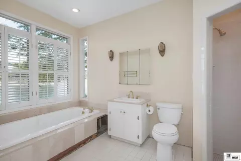 Bath - 3409 Loop Rd, Monroe, LA 71201 photo 1 of 2
