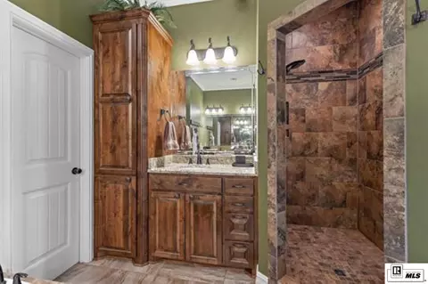 Bath - 202 Pinehurst Cir, Calhoun, LA 71225 photo 2 of 3