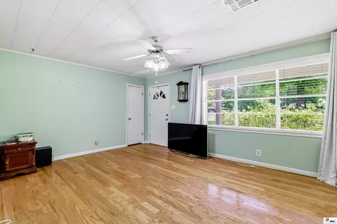 Living - 602 Rowland Dr, Monroe, LA 71203 photo 2 of 5