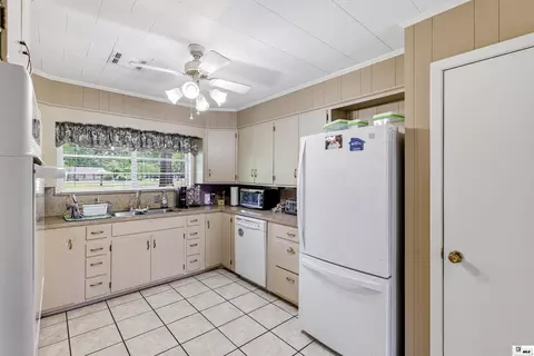 Kitchen - 602 Rowland Dr, Monroe, LA 71203 photo 2 of 3