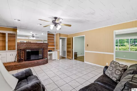 Living - 602 Rowland Dr, Monroe, LA 71203 photo 4 of 5