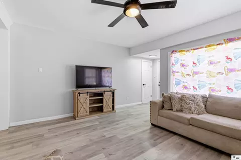 Living - 4004 Blanks St, Monroe, LA 71203 photo 2 of 4
