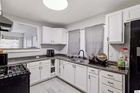 Kitchen - 4004 Blanks St, Monroe, LA 71203 photo 2 of 3