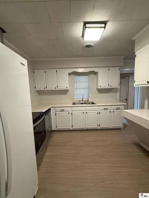 Kitchen - 194 Weeks Rd, Quitman, LA 71268 photo 4 of 6