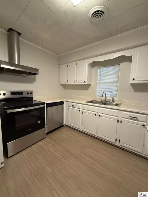 Kitchen - 194 Weeks Rd, Quitman, LA 71268 photo 6 of 6