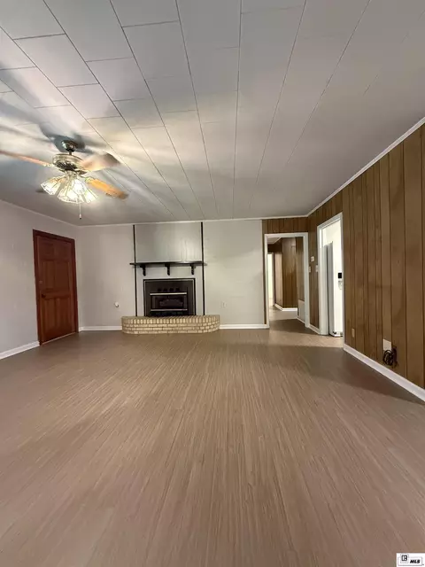 Living - 194 Weeks Rd, Quitman, LA 71268 photo 3 of 6