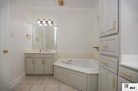 Bath - 263 Jill Loop, Ruston, LA 71270 photo 4 of 5