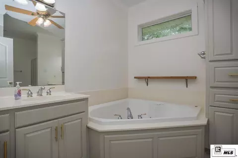 Bath - 263 Jill Loop, Ruston, LA 71270 photo 2 of 5
