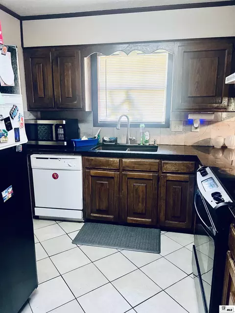 Kitchen - 268 Ranchette Rd, Monroe, LA 71203 photo 1 of 3