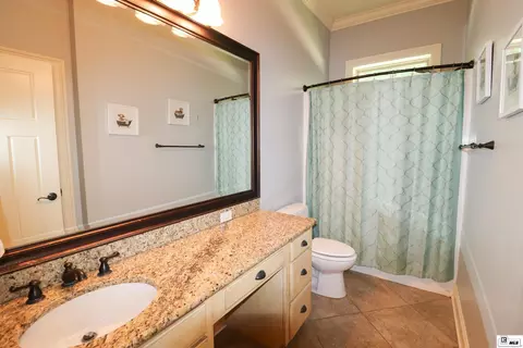 Bath - 261 Valley View Dr, Ruston, LA 71270 photo 3 of 5