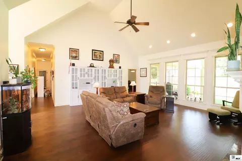 Living - 261 Valley View Dr, Ruston, LA 71270 photo 3 of 4