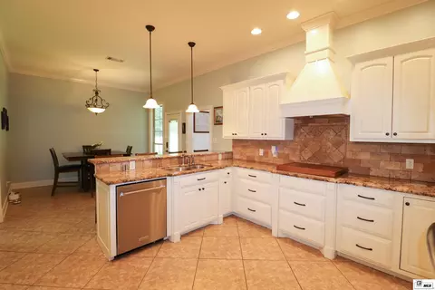 Kitchen - 261 Valley View Dr, Ruston, LA 71270 photo 2 of 4