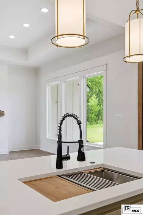 Kitchen - 125 Teal Loop, West Monroe, LA 71291 photo 5 of 6