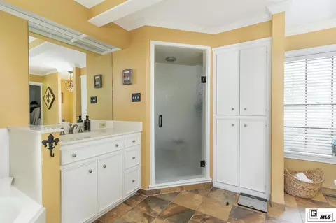 Bath - 1605 Quail Ln, Ruston, LA 71270 photo 3 of 5