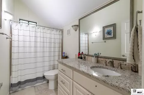 Bath - 1605 Quail Ln, Ruston, LA 71270 photo 4 of 5