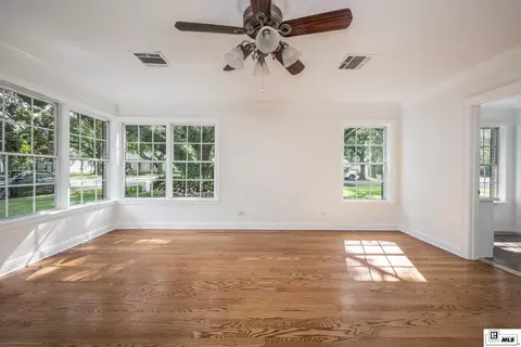 Living - 2014 Pargoud Blvd, Monroe, LA 71201 photo 4 of 6