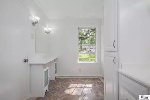 Bath - 2014 Pargoud Blvd, Monroe, LA 71201 photo 3 of 4