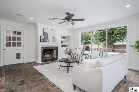 Living - 2014 Pargoud Blvd, Monroe, LA 71201 photo 6 of 6