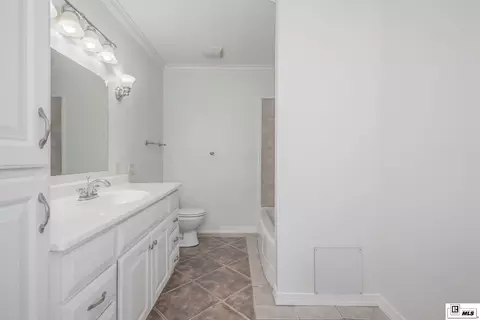 Bath - 2014 Pargoud Blvd, Monroe, LA 71201 photo 4 of 4
