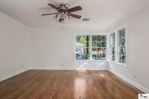 Living - 2014 Pargoud Blvd, Monroe, LA 71201 photo 3 of 6