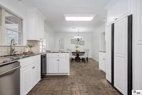 Kitchen - 2014 Pargoud Blvd, Monroe, LA 71201 photo 1 of 3