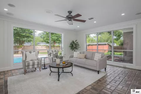 Living - 2014 Pargoud Blvd, Monroe, LA 71201 photo 5 of 6