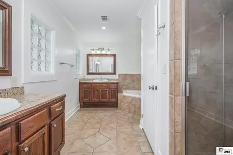 Bath - 2014 Pargoud Blvd, Monroe, LA 71201 photo 1 of 4