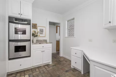 Kitchen - 2014 Pargoud Blvd, Monroe, LA 71201 photo 2 of 3