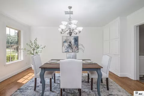Dining - 2014 Pargoud Blvd, Monroe, LA 71201 photo 1 of 1