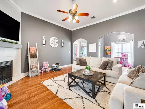 Living - 121 Medalist St, Monroe, LA 71203 photo 1 of 4