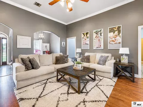 Living - 121 Medalist St, Monroe, LA 71203 photo 2 of 4
