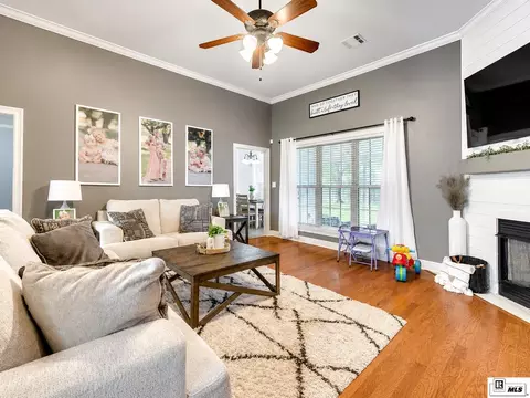 Living - 121 Medalist St, Monroe, LA 71203 photo 3 of 4