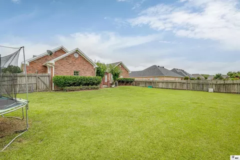 Exterior - 424 E Frenchmans Bend Rd, Monroe, LA 71203 photo 6 of 6