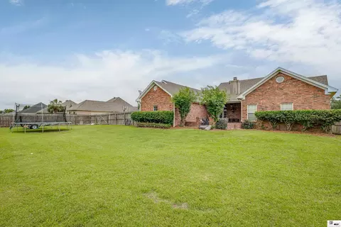 Exterior - 424 E Frenchmans Bend Rd, Monroe, LA 71203 photo 5 of 6