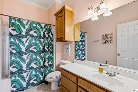 Bath - 424 E Frenchmans Bend Rd, Monroe, LA 71203 photo 1 of 2