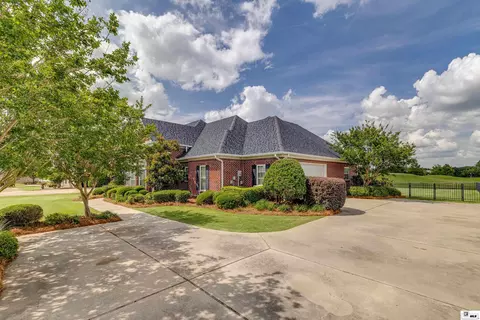 Exterior - 100 E Bend Pl, Monroe, LA 71201 photo 2 of 8